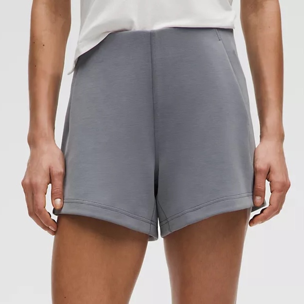 NEW Lululemon Softstreme Kick-Flare Mid-Rise Short 4" Solar Grey